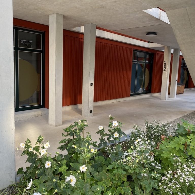Allg Eingang Schule